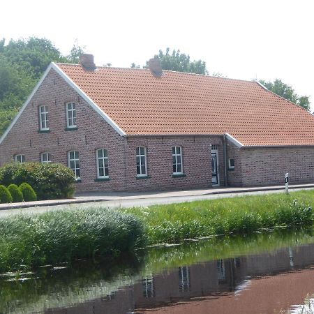 Grossefehn Ferienwohnung Gulf Im Gulfhof Am Kanal מראה חיצוני תמונה